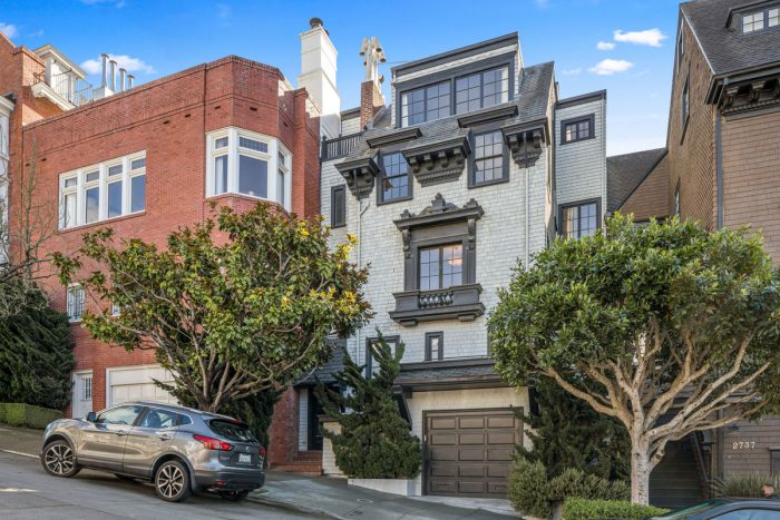 Exquisite architecture & views in Pacific Heights