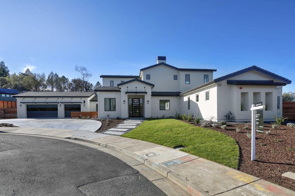 Large home on Cul de Sac