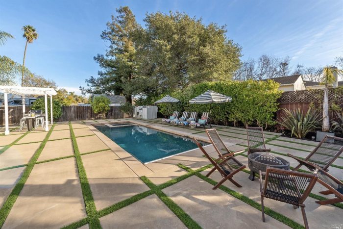 Victorian Farmhouse undergoes dramatic transformation in Napa