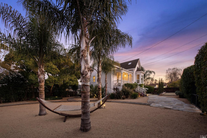 Victorian Farmhouse undergoes dramatic transformation in Napa