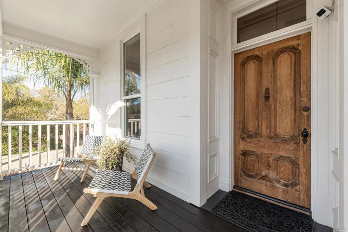 Victorian Farmhouse undergoes dramatic transformation in Napa