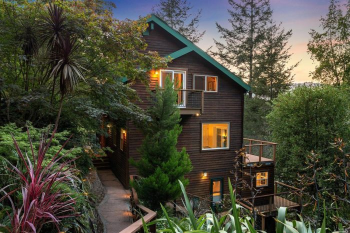 Sideview of mountain home.