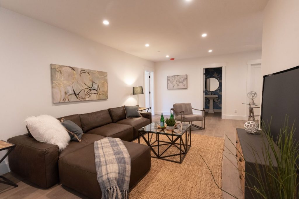 230 Oakcrest Road in San Anselmo