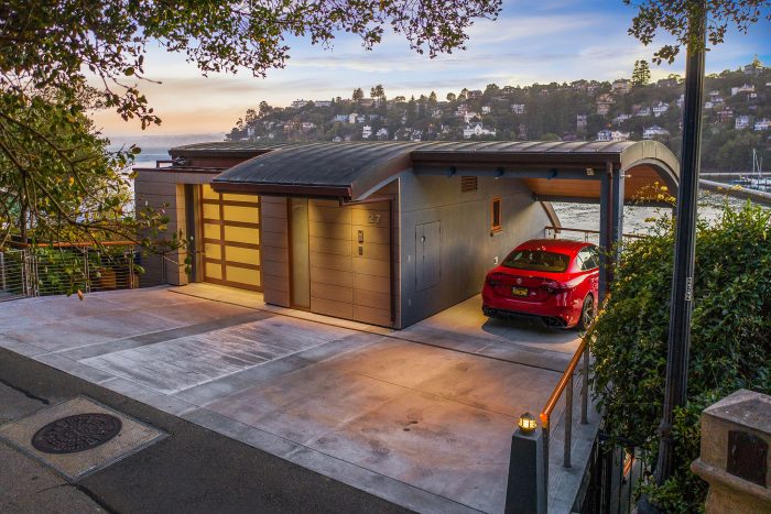 Two individual garages with the entryway between.