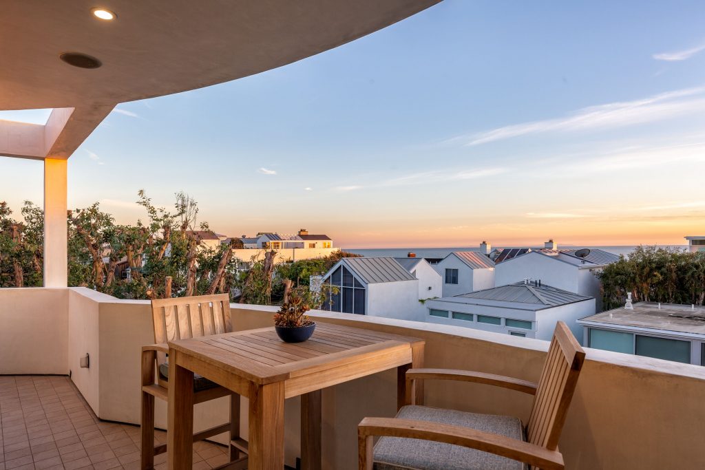 Home of the Week: Malibu Colony architectural view home