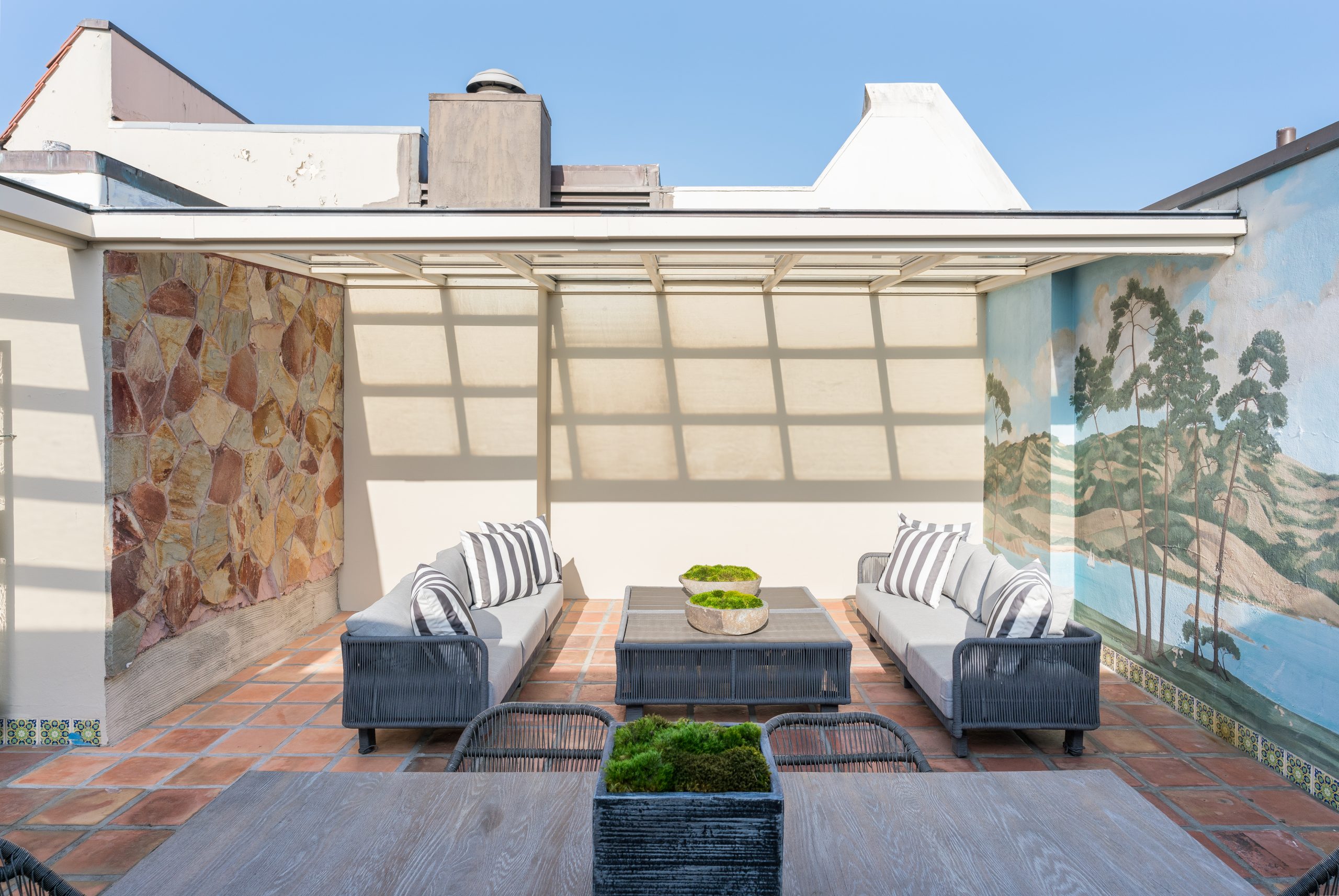 This quintessentially private world is San Francisco at its most elegant and welcoming.