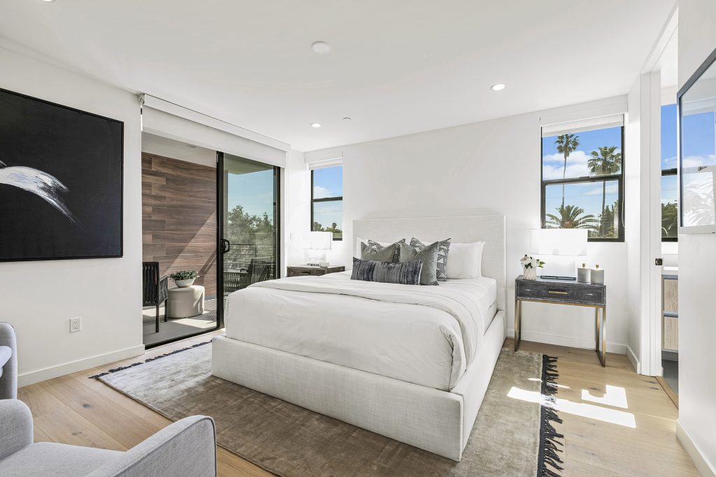 bedroom small lot home