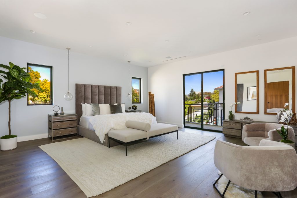 Showing creative home in LA living room