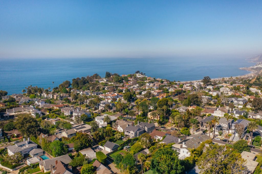 Rustic farmhouse captures natural seaside elegance