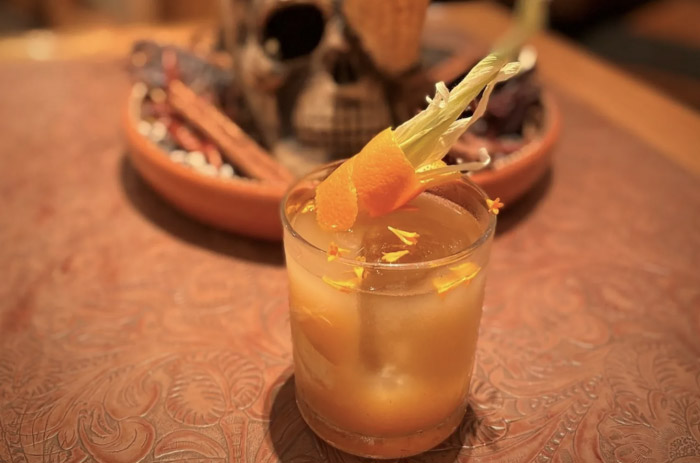 Compass - Calavera Halloween