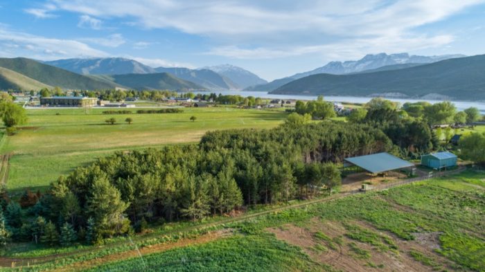 Robert Redford lists iconic Horse Whisper Ranch