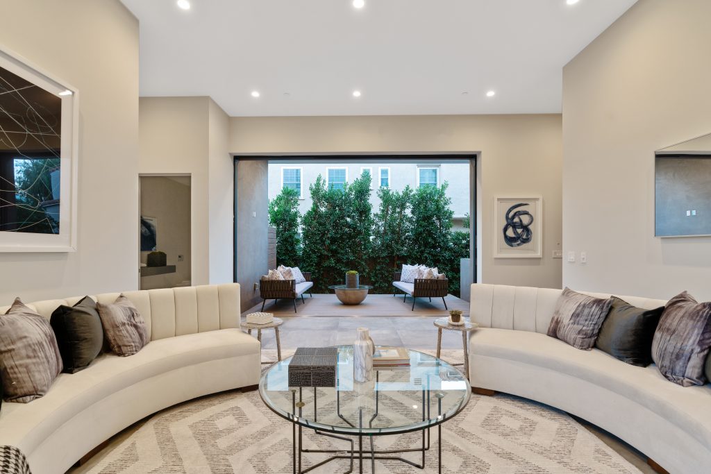 Showing Beverly Grove home living room