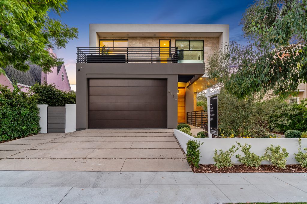 Showing Beverly Grove home garage