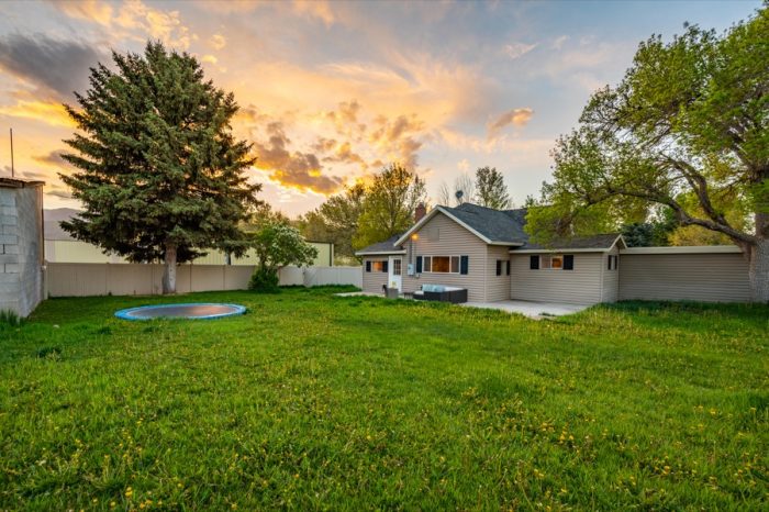 Robert Redford lists iconic Horse Whisper Ranch