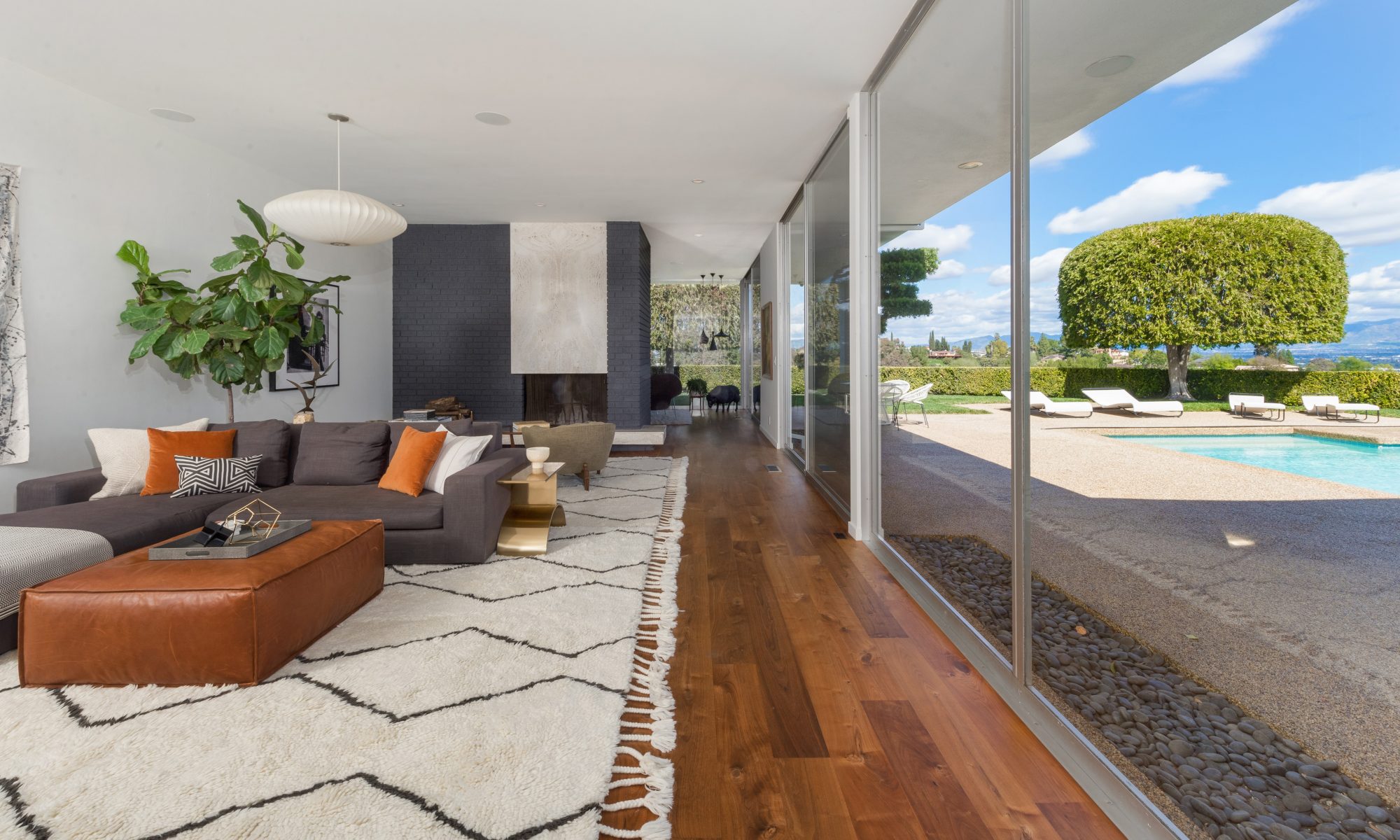 The Strawberry house living room