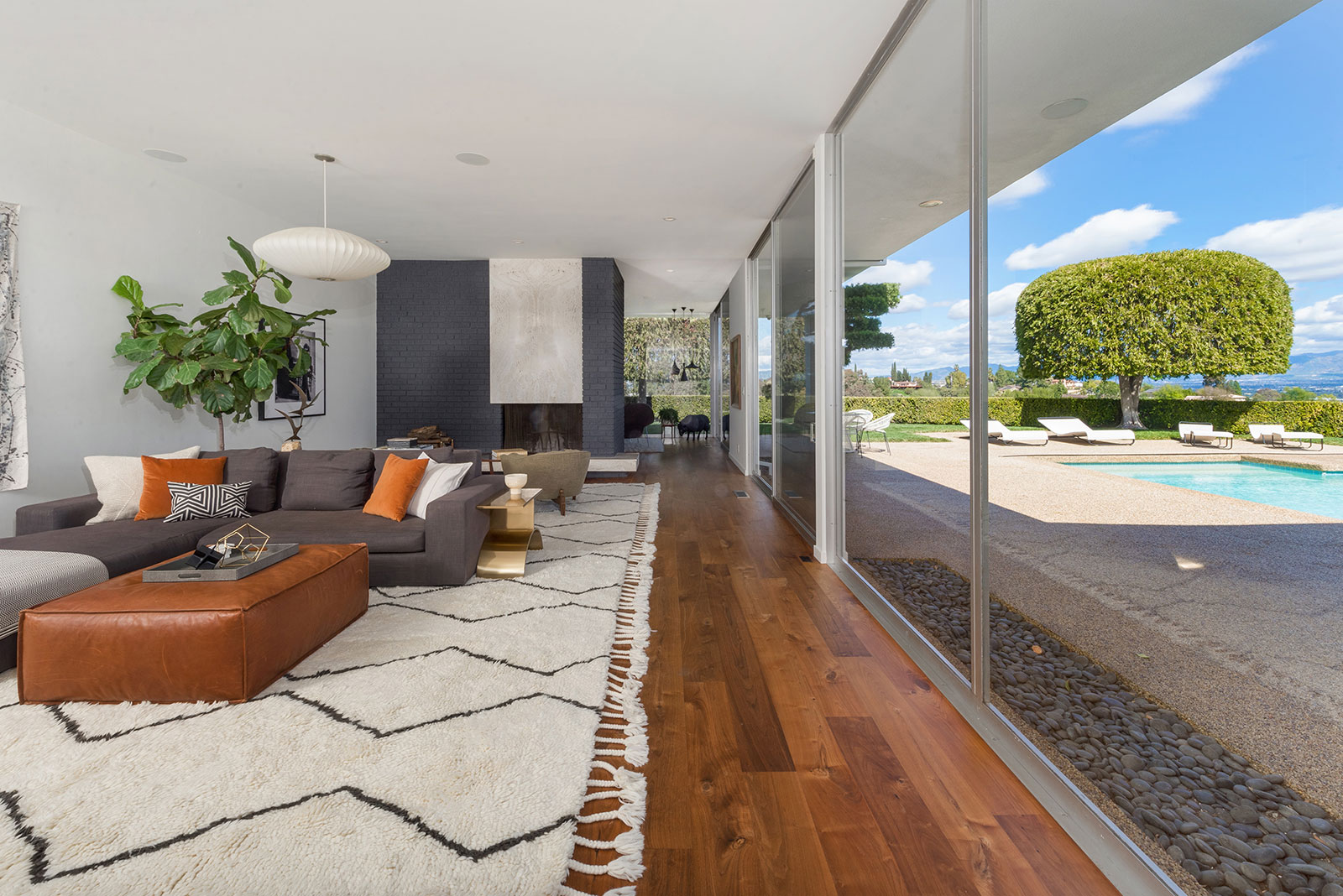 The Strawberry house living room