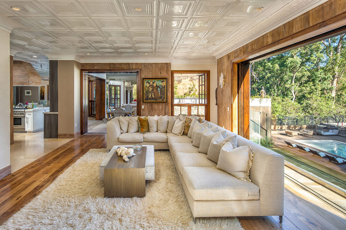 indoor outdoor living room