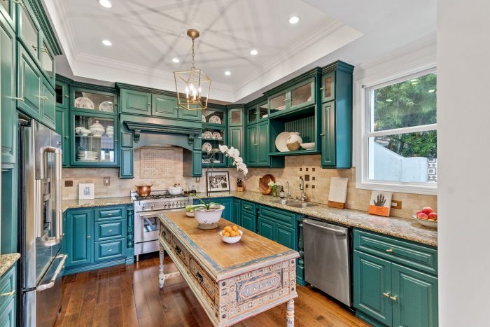 Mediterranean refuge in Silver Lake hills - kitchen