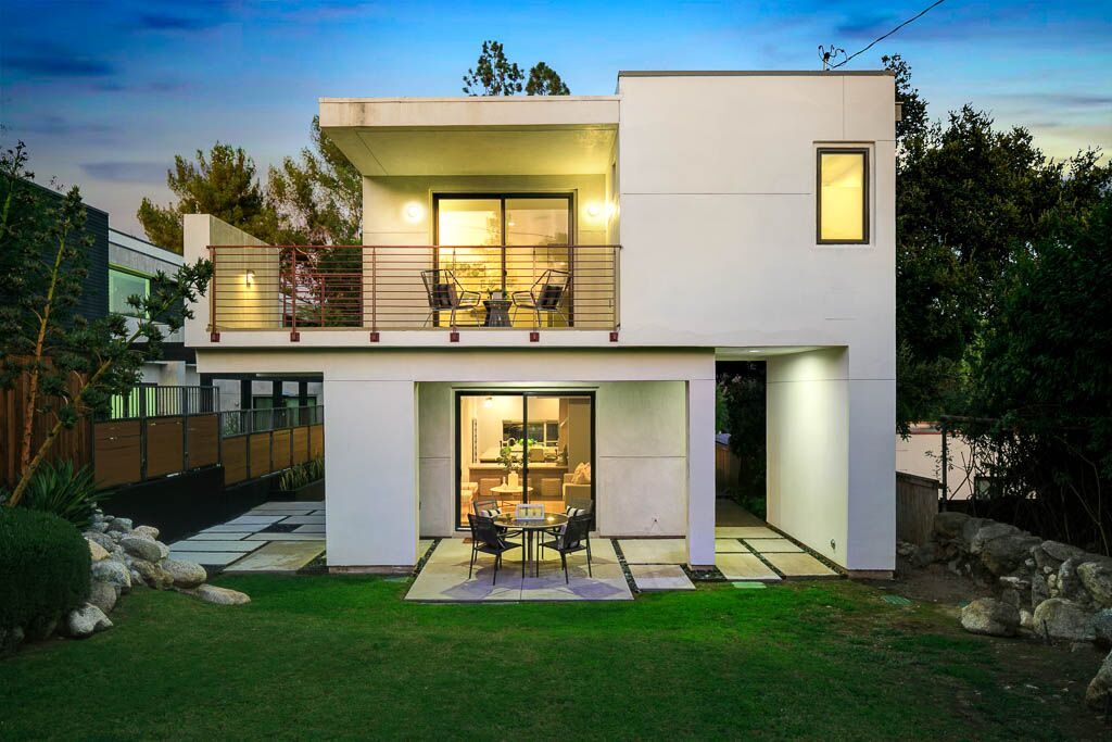 Airy modern home in Sierra Madre