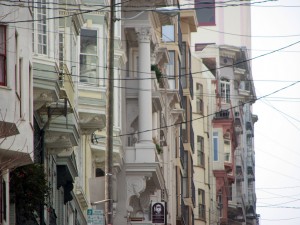 SFhomes A row of houses on a crowded San Francisco street.