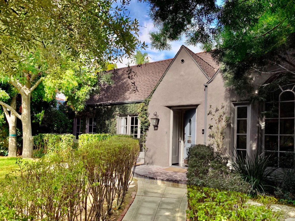 122 South Larchmont Boulevard