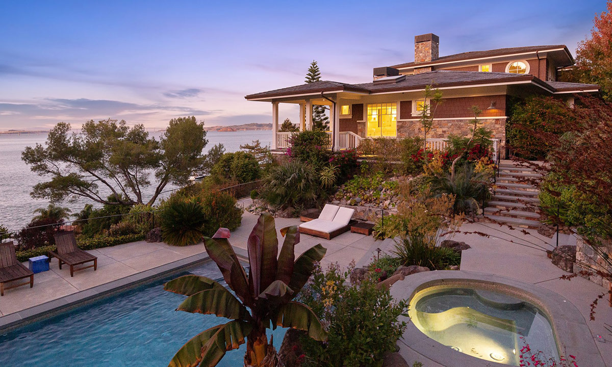 showing pool and jacuzzi