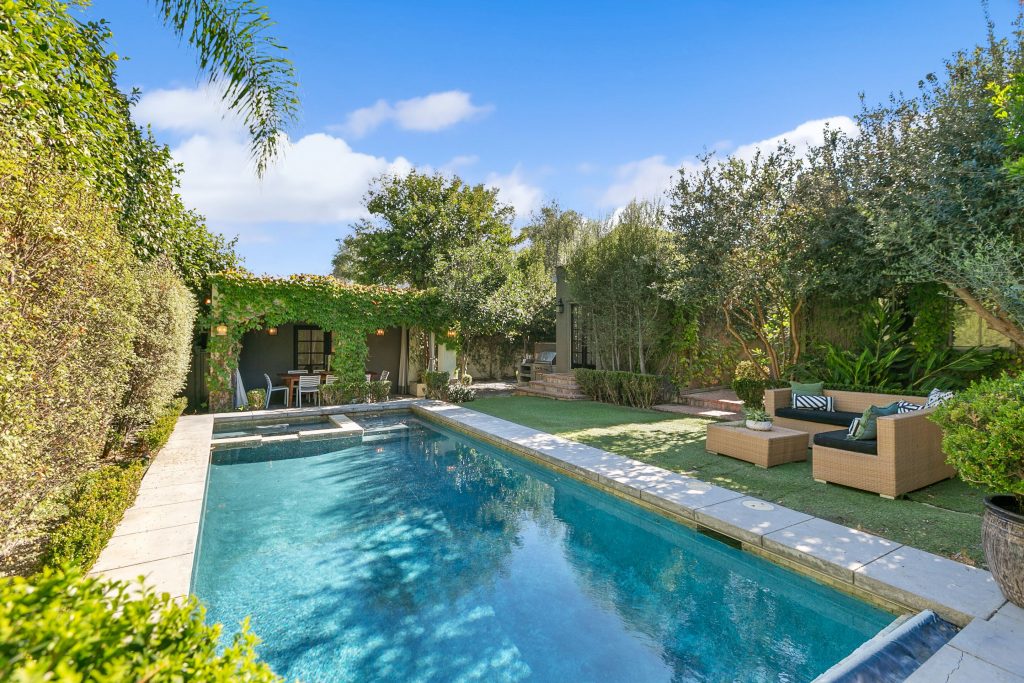 122 South Larchmont Boulevard