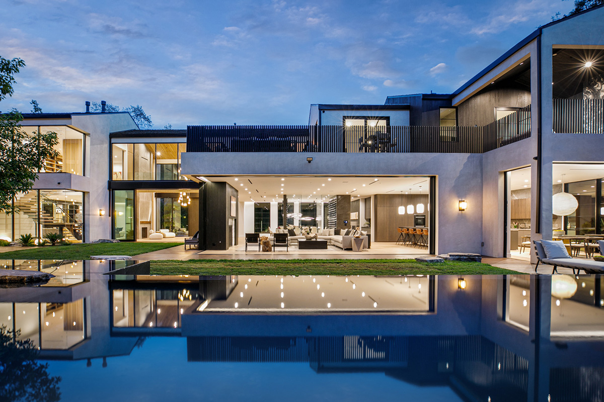 ARemarkableJapanese inspiredModernFarmhouse