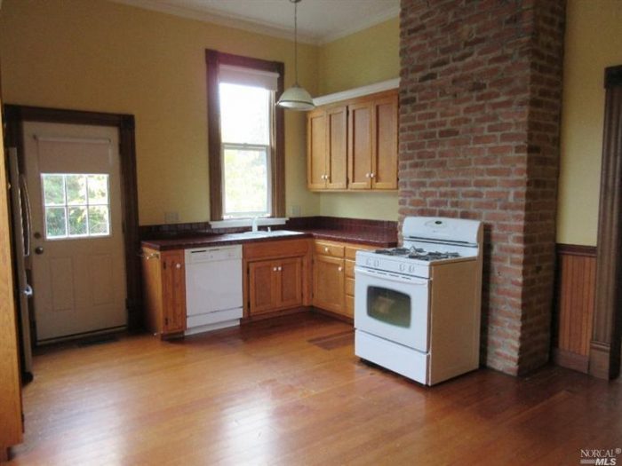 Victorian Farmhouse undergoes dramatic transformation in Napa