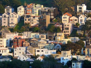 clusterofhomes Photo of homes clustered on a hillside in San Francisco's Bewrnal Heights neighborhood.
