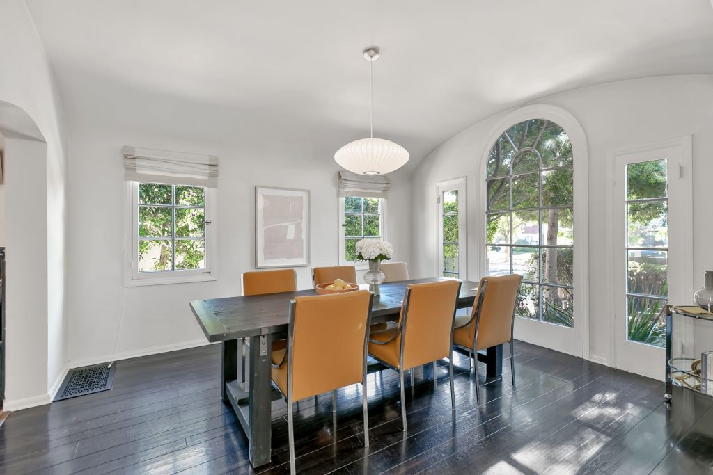 122 South Larchmont Boulevard