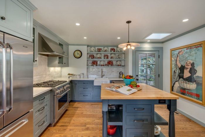 Private and naturesque 1940s Calistoga home