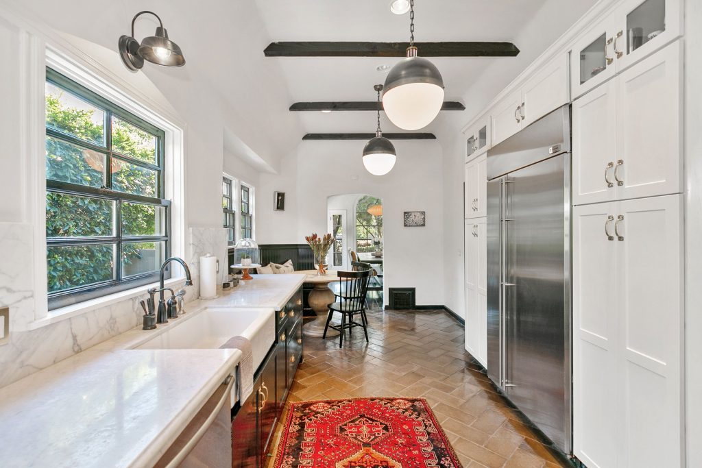 122 South Larchmont Boulevard