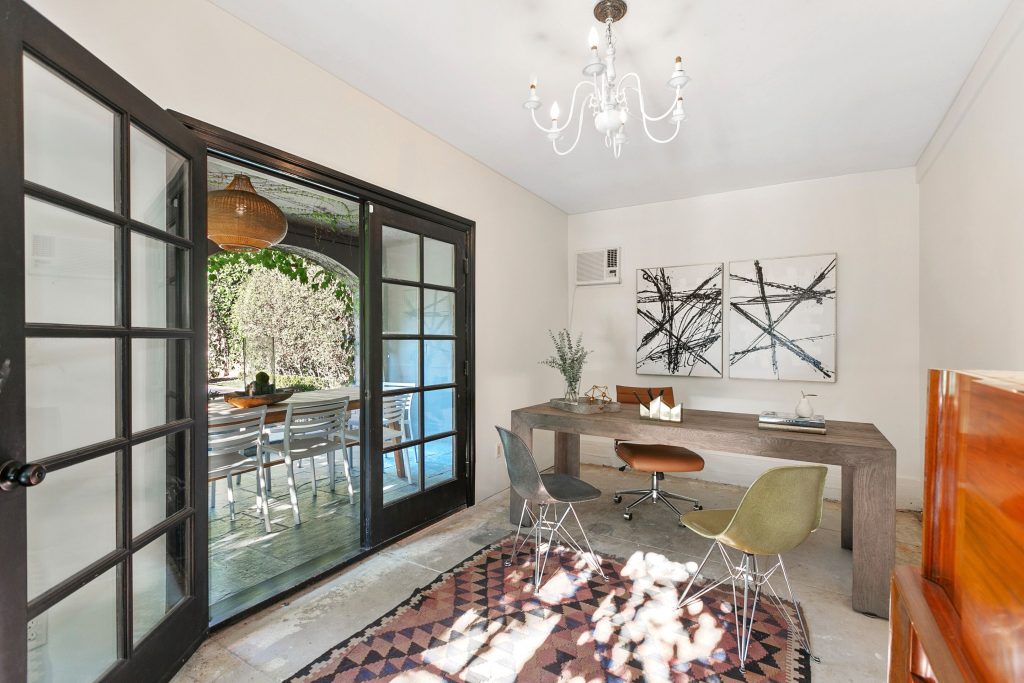 122 South Larchmont Boulevard