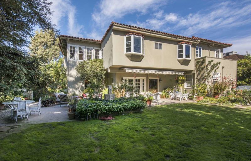 medium cdb b c e bbed