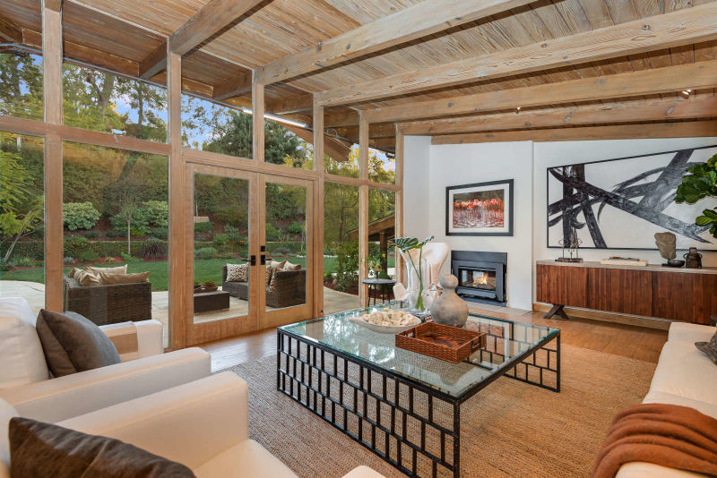 showing the detailed wood in a living room