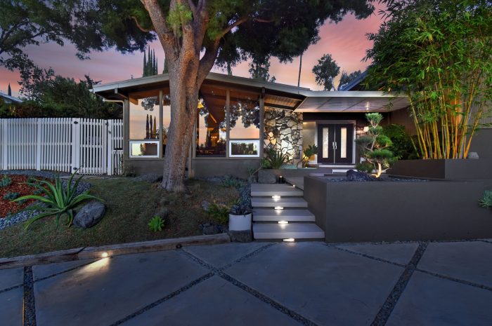 Woodland Hills Post & Beam exemplifies indoor/outdoor lifestyle