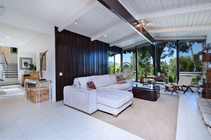 Woodland Hills Post & Beam exemplifies indoor/outdoor lifestyle