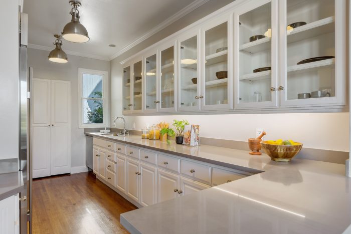 Variety features Cow Hollow Dutch Colonial