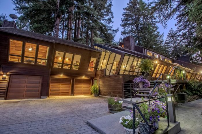 Super modern yet somehow rustic home in Forest Setting