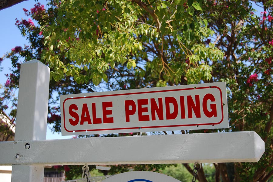 Sale Pending Real Estate Sign