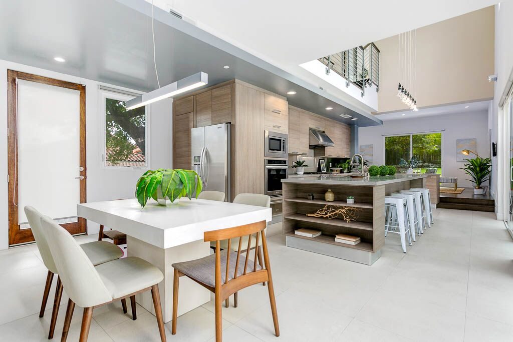 Airy modern home in Sierra Madre