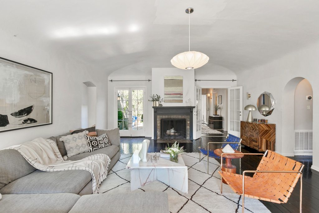 122 South Larchmont Boulevard