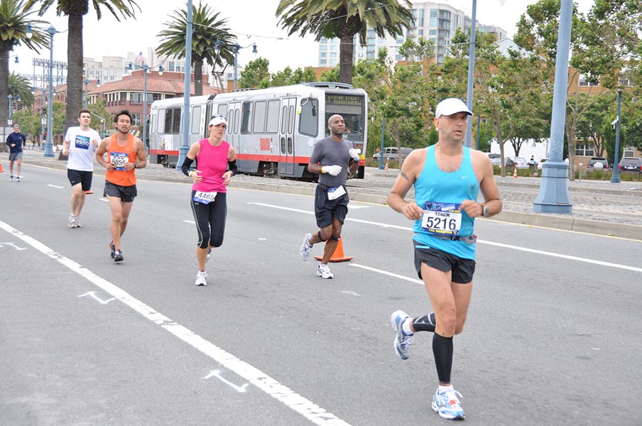 runners in the SF marathon
