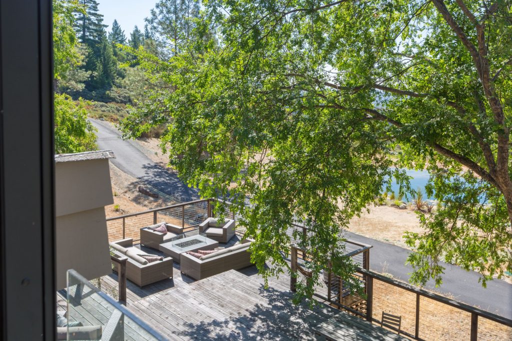 Just-renewed hideaway in the Mendocino hills