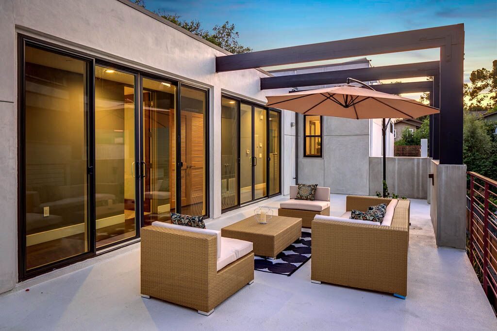 Airy modern home in Sierra Madre