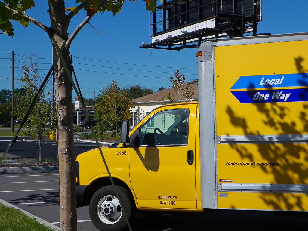 yellow moving van lg